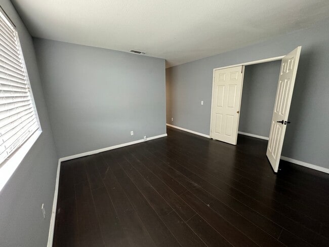 Building Photo - House for Rent