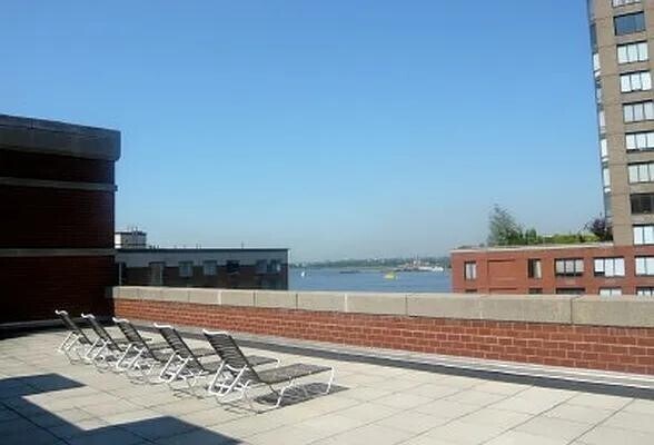 Building Photo - 300 Rector Pl