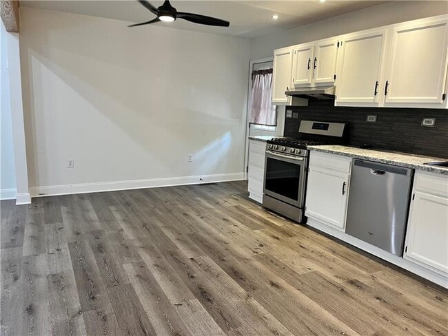 Building Photo - 329 Stoney Hollow Rd