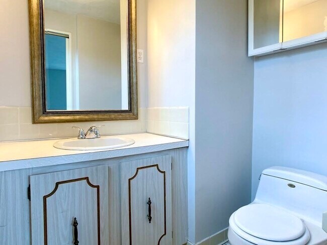 Building Photo - 25 Columbia Ave