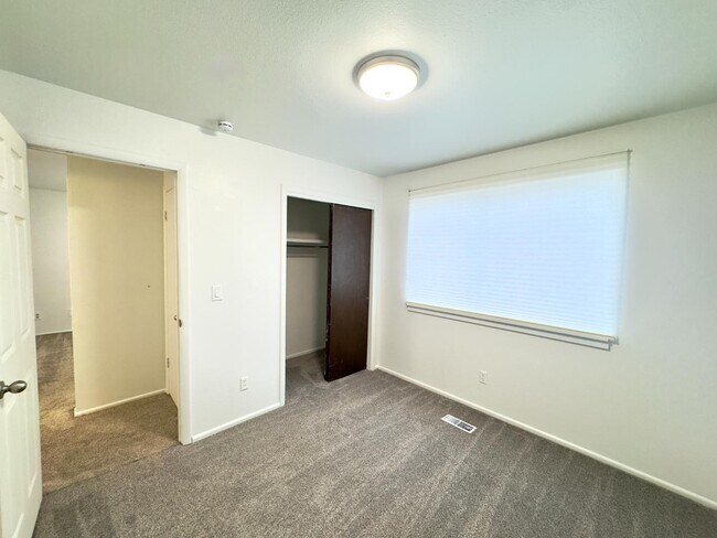 Building Photo - 171 S 900 W