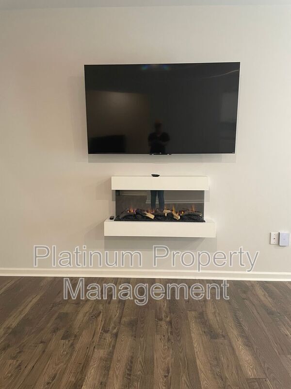 Building Photo - 551 Stoneybrook Dr