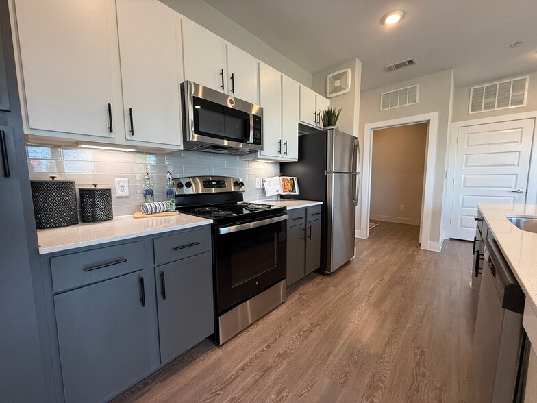 Building Photo - 3144 Gorge Way