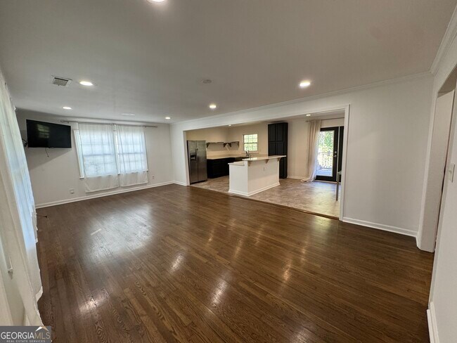 Building Photo - 995 Fleetwood Cir SW