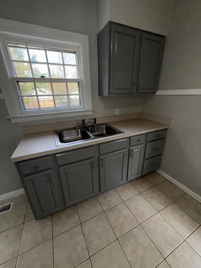 Building Photo - 928 Negley Ave