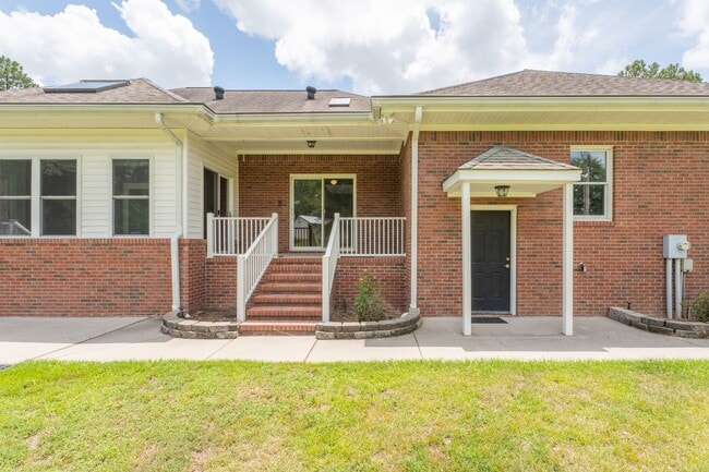 Building Photo - 785 Glenwood Dr