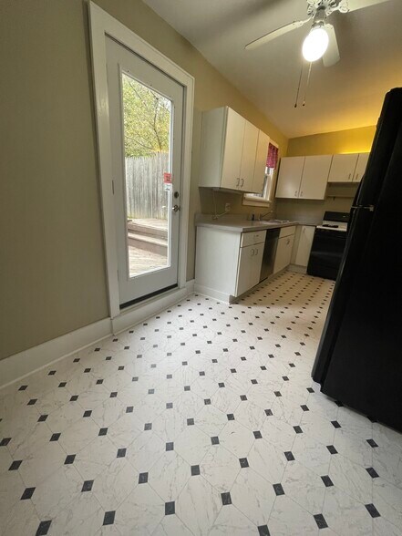 Eat-in kitchen with deck/backyard access - 13 Center St