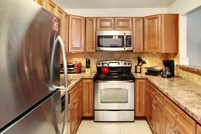 Building Photo - Cloverdale Park Apartments, LLC