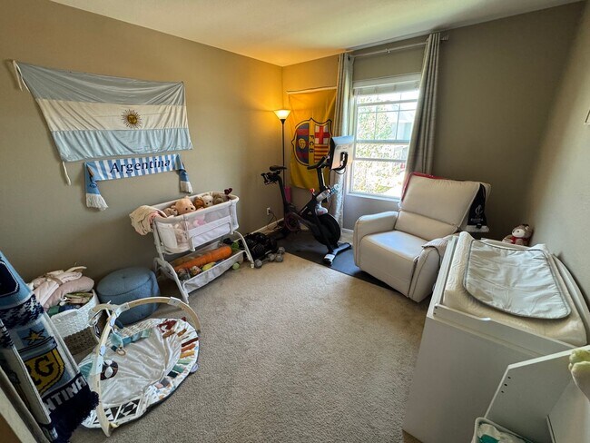 Building Photo - Modern & Light-Filled Home in Central Park – Prime Location