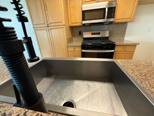 Building Photo - Beautifully Updated 2 Bed, 1 Bath Townhome-Style Condo in Auburn Greens!