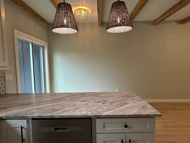 Building Photo - 207 Cherry Ave