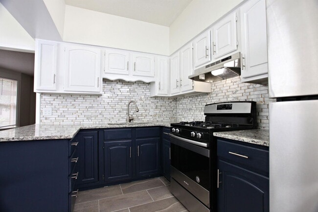 Building Photo - 706 S Pattie St