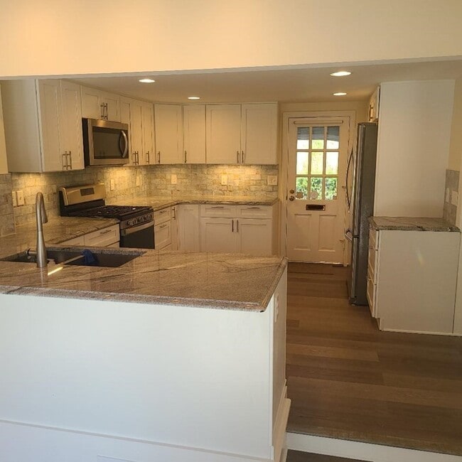 Building Photo - 44 Silver St