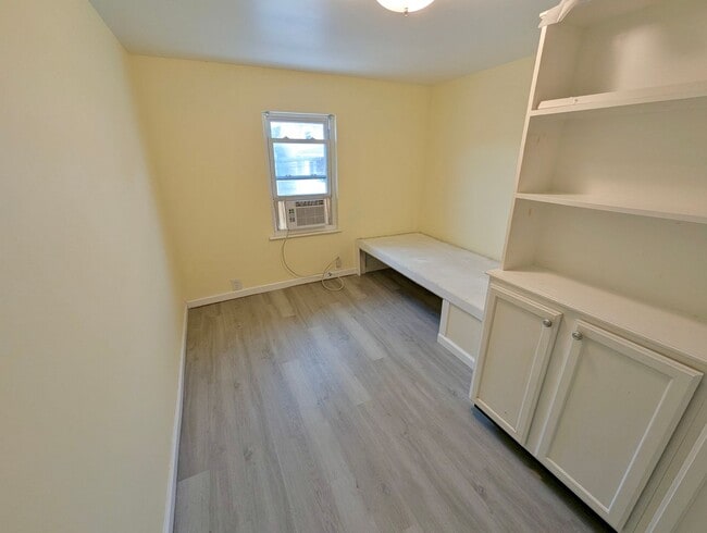 Building Photo - 121 S Feltus St