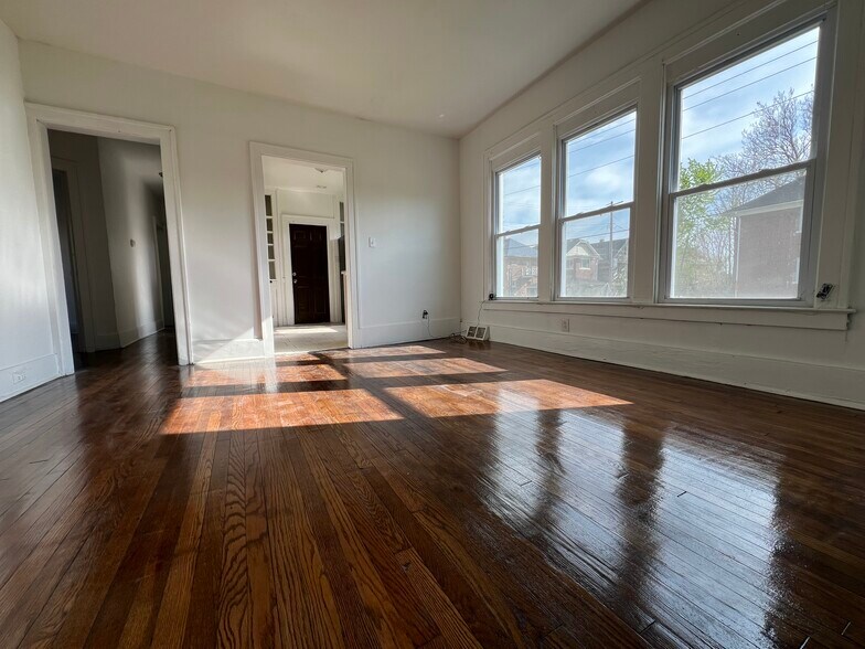 Building Photo - 3815 Pingree St