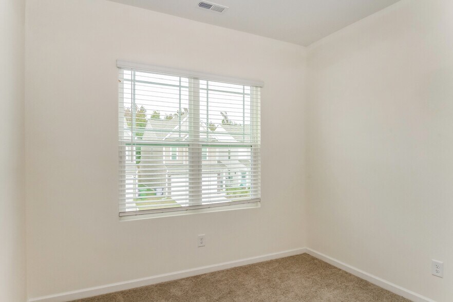 Building Photo - 1533 King St