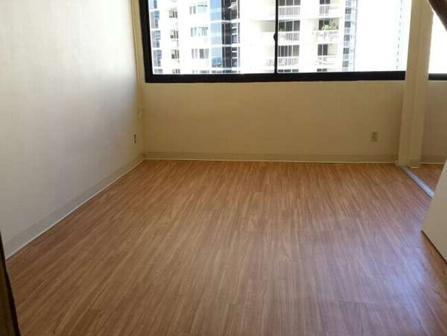 Building Photo - Kukui Plaza- Ewa Tower- 1 Bedroom, 1 Bath!