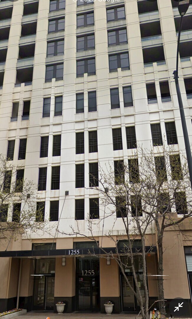 Building Photo - 1255 S State St