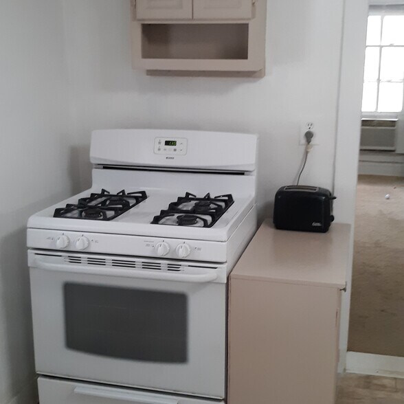 stove - 311 Plymouth Ave NE