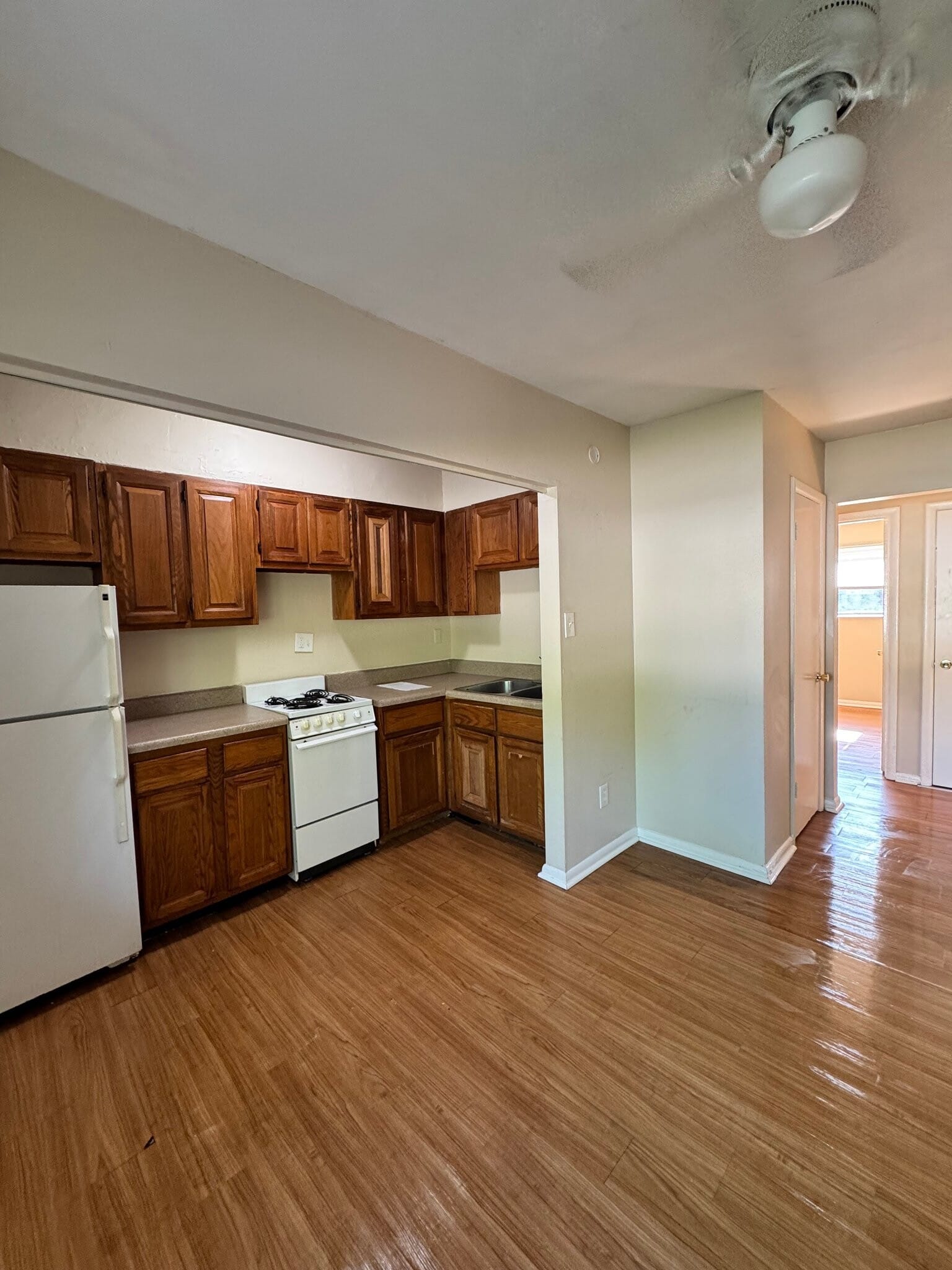 Building Photo - 1901 E 5th Ave