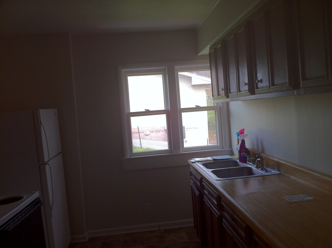 kitchen - 501 Bourne Ave