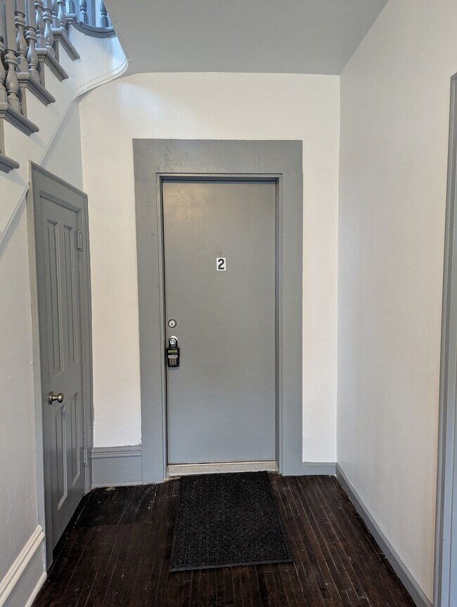 Building Photo - 473 Walnut St