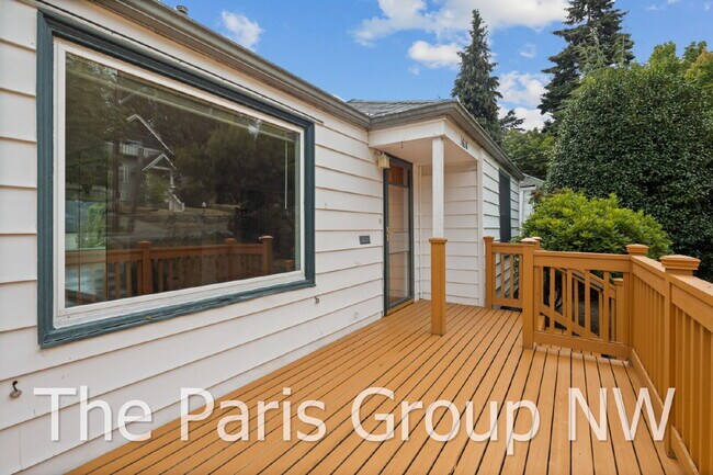 Building Photo - Delightful Magnolia 4br Remodel * Walkable Salmon Bay Location, Central Yet Quiet