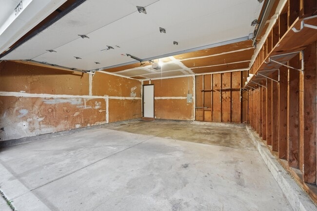 Building Photo - 5039 Chambers Dr
