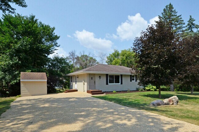 Building Photo - 6907 Berkshire Ln N