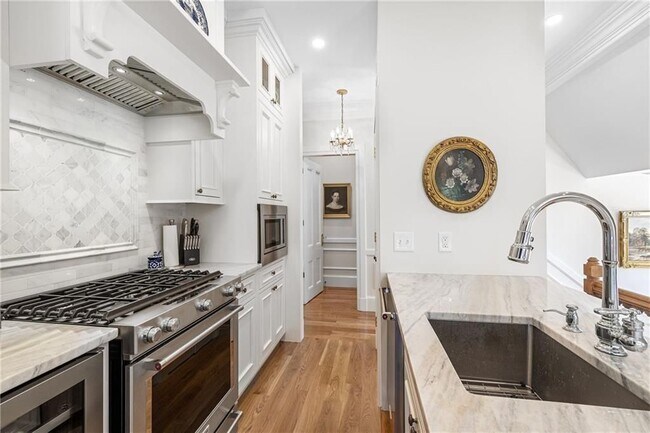 Building Photo - 541 Bellevue Ave