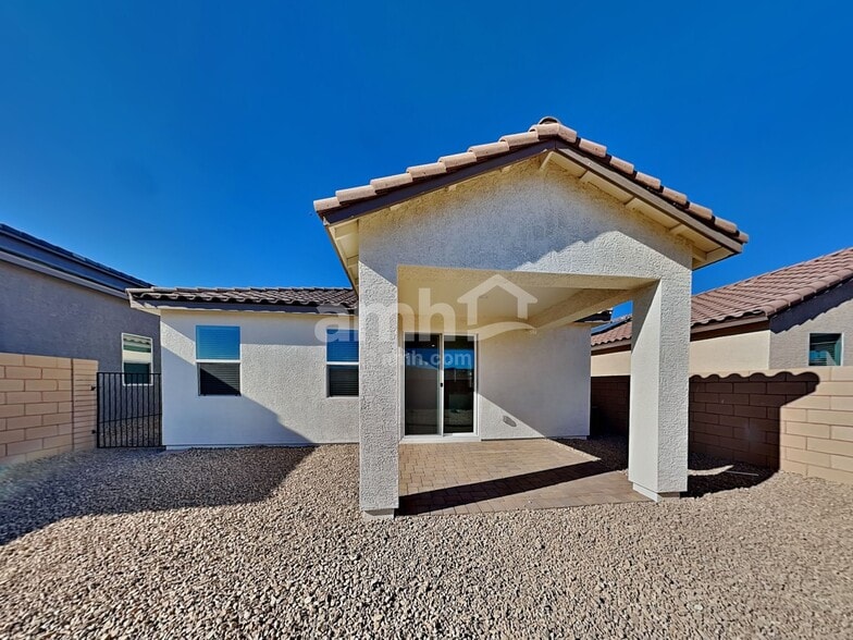 Building Photo - 826 English Primrose St