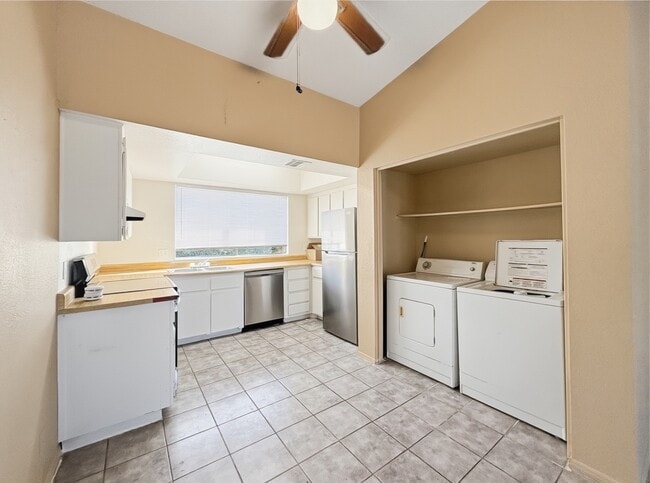 Building Photo - 10820 N 16th Ave