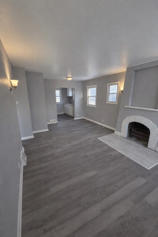 Building Photo - 722 Frank St