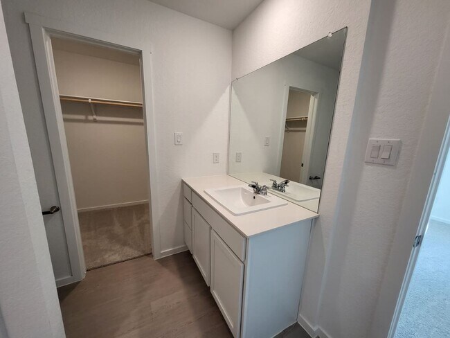 Building Photo - Ready for Move-In