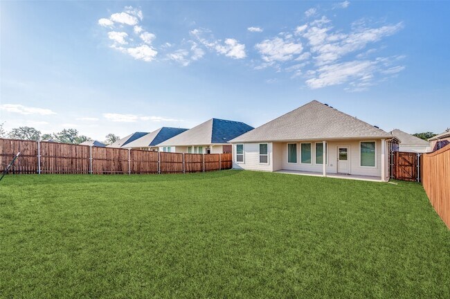 Building Photo - 10005 Standardbred Dr