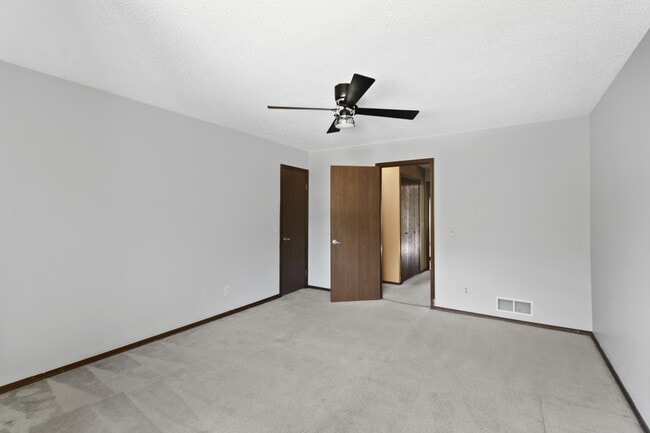 Building Photo - 505 Clearwater Dr