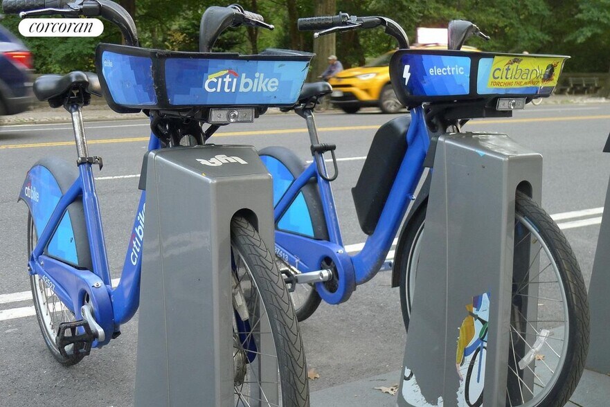 Building Photo - 400 Central Prk W