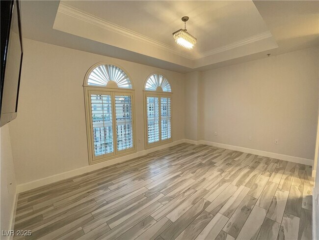Building Photo - 2405 W Serene Ave