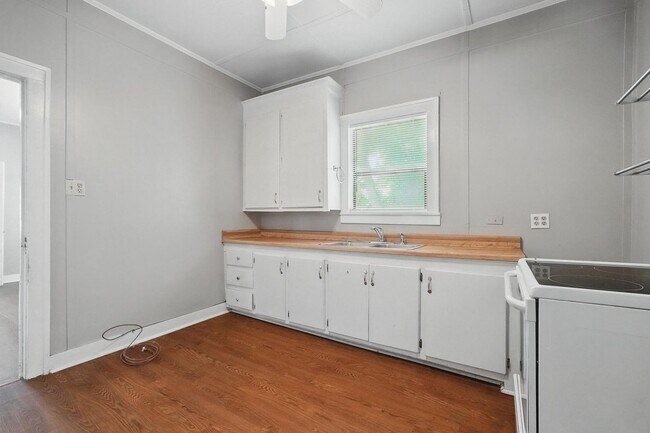 Building Photo - 642 Beech St