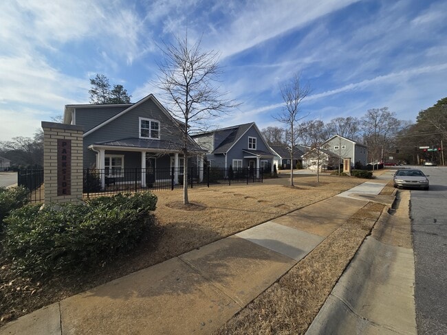 Building Photo - 691 Oglethorpe Ave