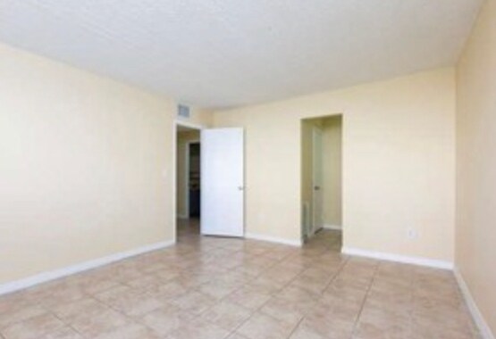 Building Photo - 14850 Naranja Lakes Blvd