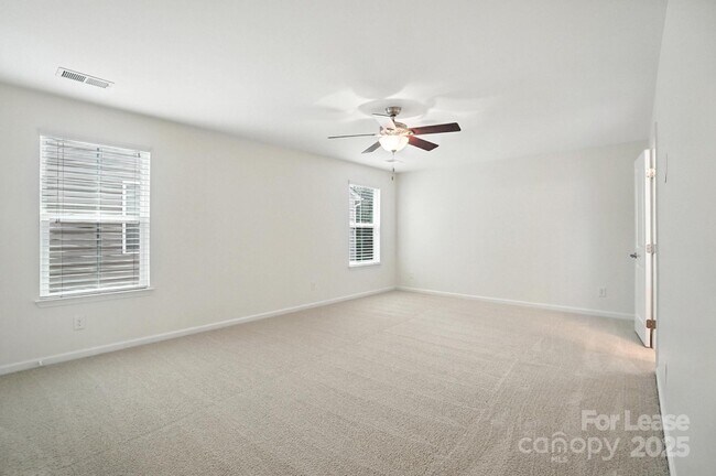 Building Photo - 2031 Hamil Ridge Dr