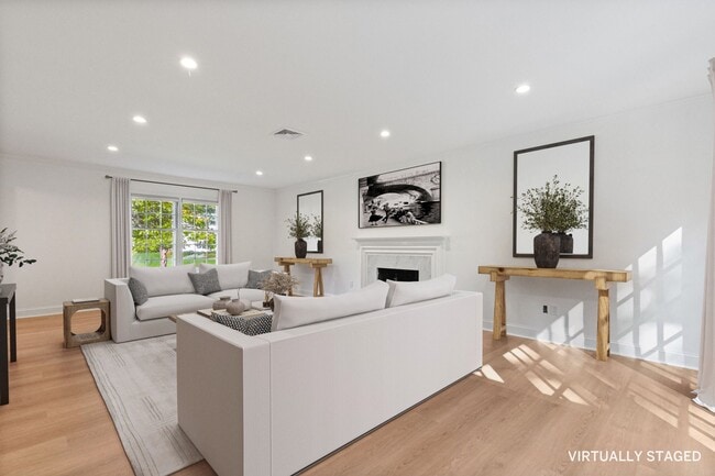 Building Photo - 18 Echo Ln