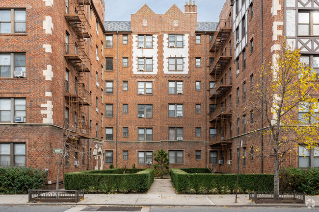 Building Photo - Chatwick Gardens