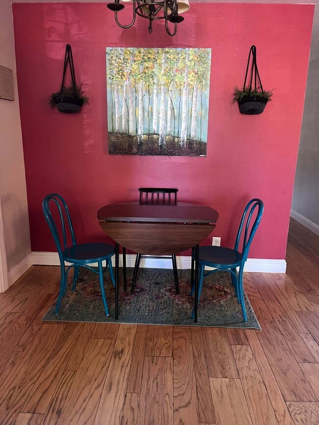 Building Photo - 3870 Greenway Dr