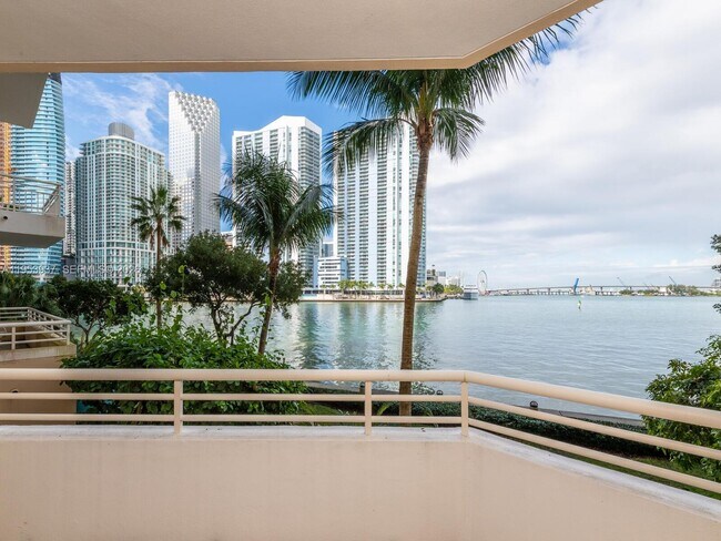 Building Photo - 888 Brickell Key Dr