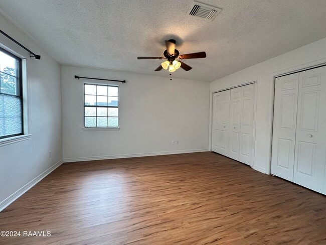 Building Photo - 104 Ambiance Cir