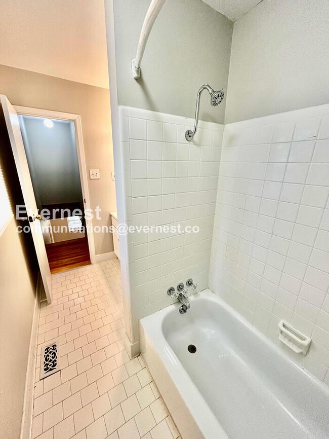 Building Photo - 3 Bed, 2.5 Bath Home with Fenced Yard & Garage / Pet-Friendly / Coming Soon!