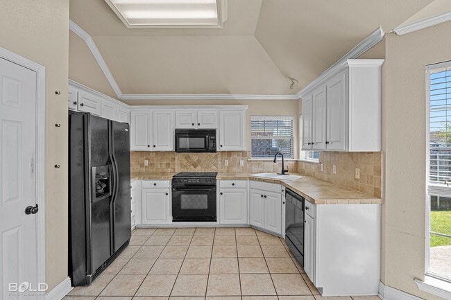 Building Photo - 6014 Jason St