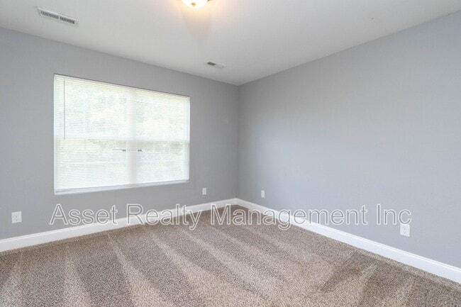 Building Photo - 920 Warrior Hill Dr